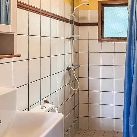4 Bedroom Cozy In 펜션 *